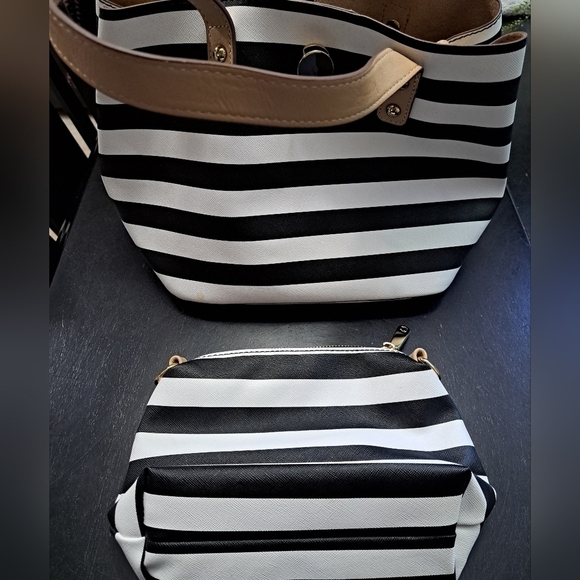 NWOT Two Crossbody Striped Bags - Picture 5 of 10